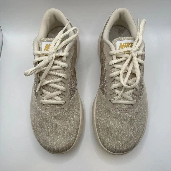 Nike Beige and Gold Lightweight Running Shoe - Picture 2 of 10